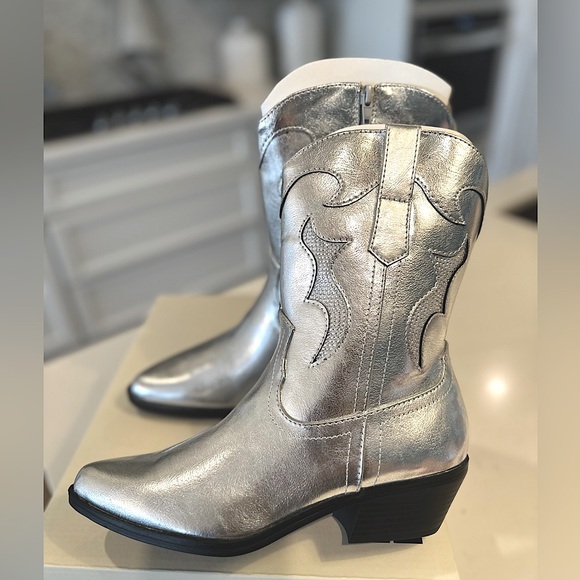 Shoes - Women’s vegan leather silver western cowboy boots glitter side zipper brand new